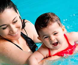 Советы родителям, желающим научить ребёнка плавать