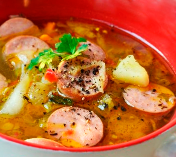 Картофельный суп с капустой и сосисками